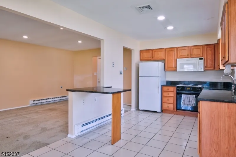 6 PHILLIPS RD Brick, NJ 08724