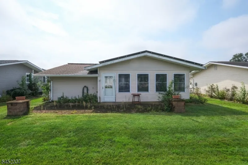 6 PHILLIPS RD Brick, NJ 08724