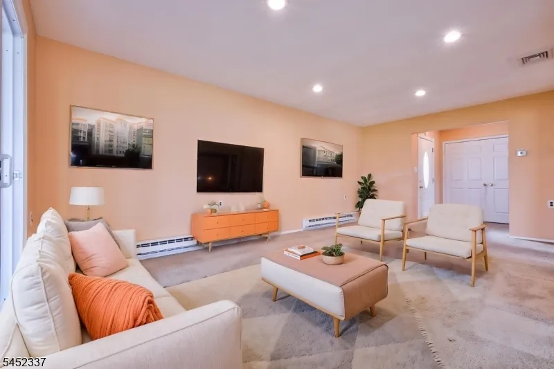 6 PHILLIPS RD Brick, NJ 08724