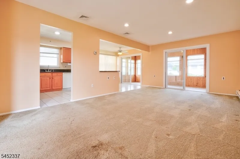 6 PHILLIPS RD Brick, NJ 08724