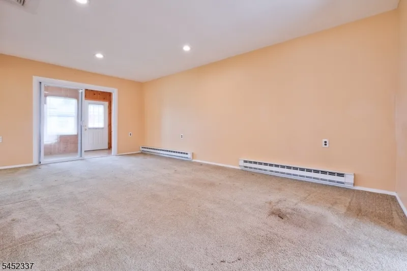 6 PHILLIPS RD Brick, NJ 08724
