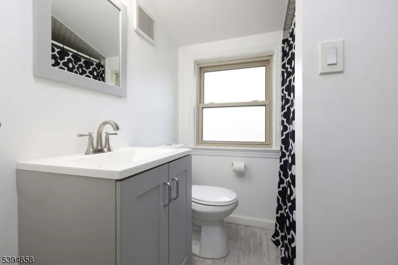 825 Dennis Pl Linden City, NJ 07036