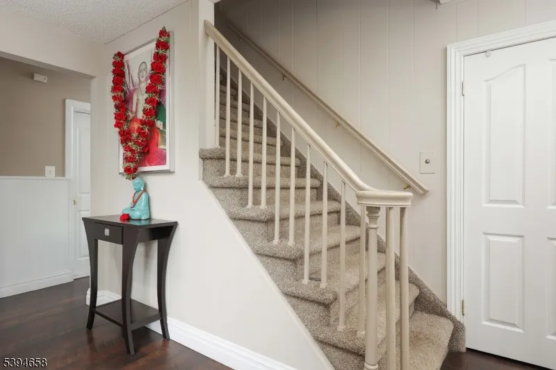 825 Dennis Pl Linden City, NJ 07036