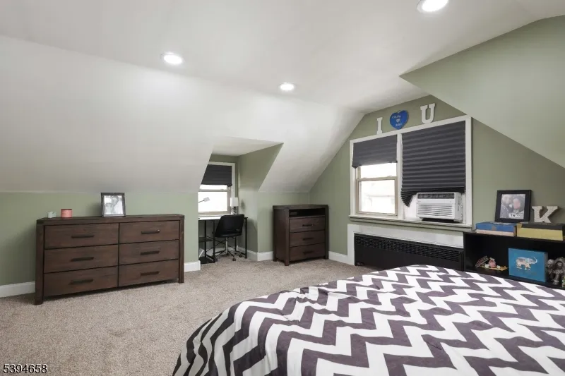 825 Dennis Pl Linden City, NJ 07036