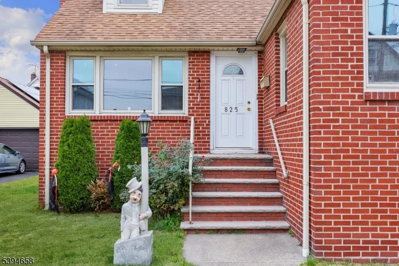 825 Dennis Pl Linden City, NJ 07036