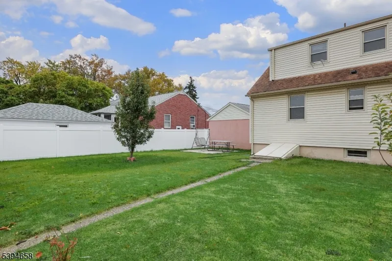 825 Dennis Pl Linden City, NJ 07036