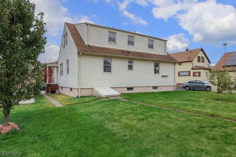 825 Dennis Pl Linden City, NJ 07036