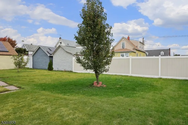 825 Dennis Pl Linden City, NJ 07036