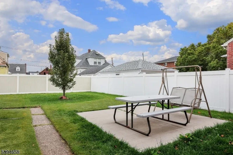 825 Dennis Pl Linden City, NJ 07036
