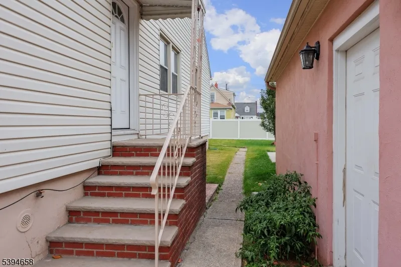 825 Dennis Pl Linden City, NJ 07036
