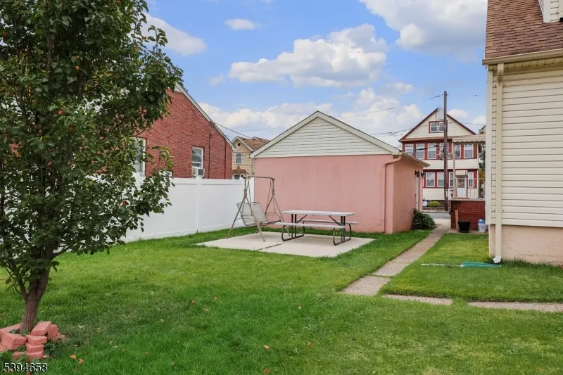 825 Dennis Pl Linden City, NJ 07036