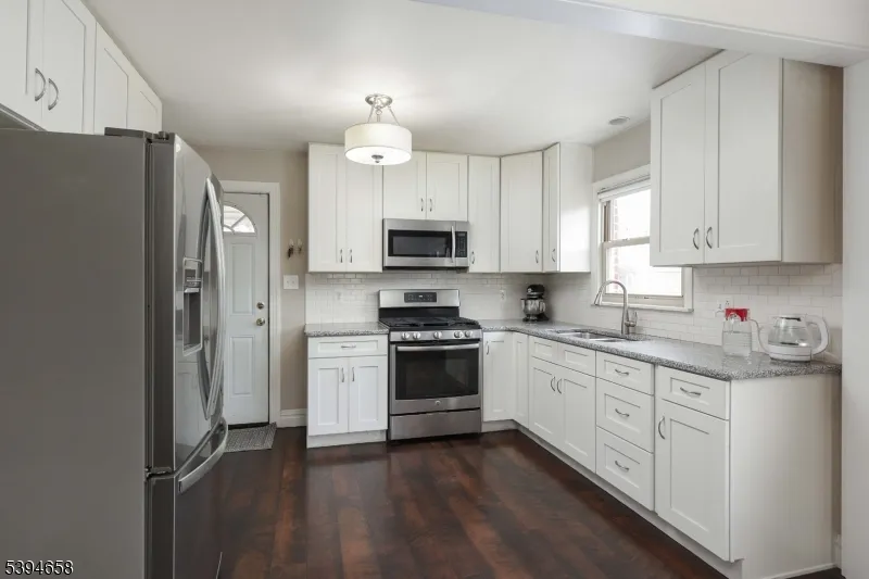 825 Dennis Pl Linden City, NJ 07036