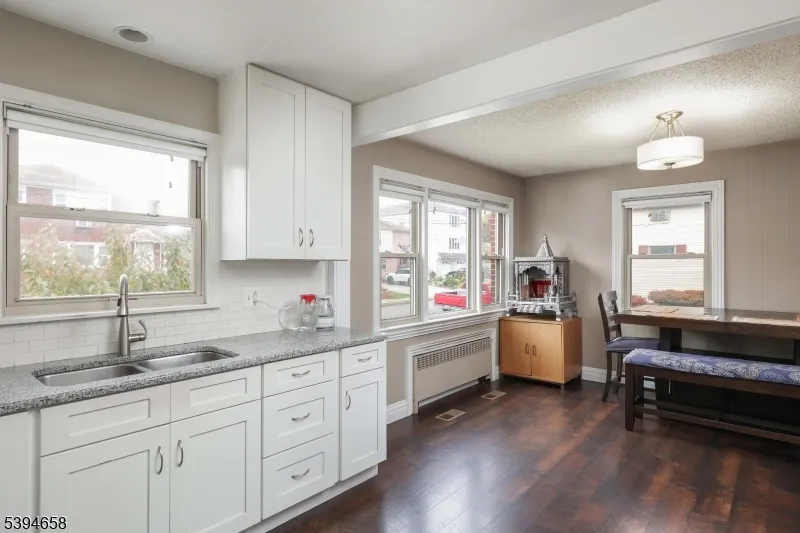 825 Dennis Pl Linden City, NJ 07036
