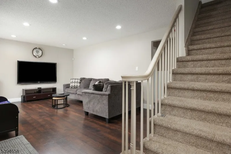 825 Dennis Pl Linden City, NJ 07036