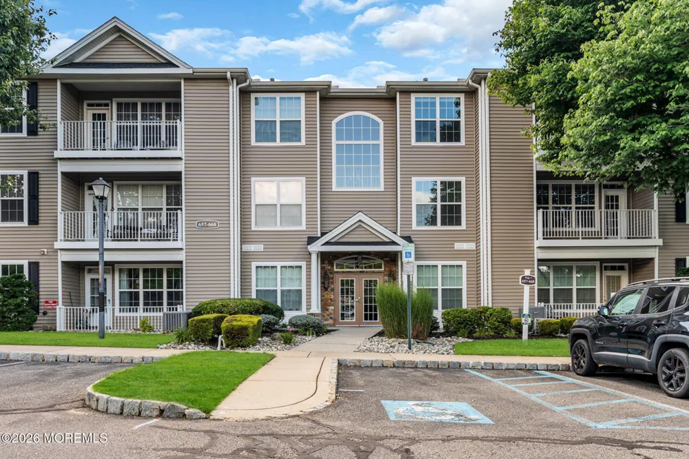663 Saint Andrews Place Manalapan, NJ 07726
