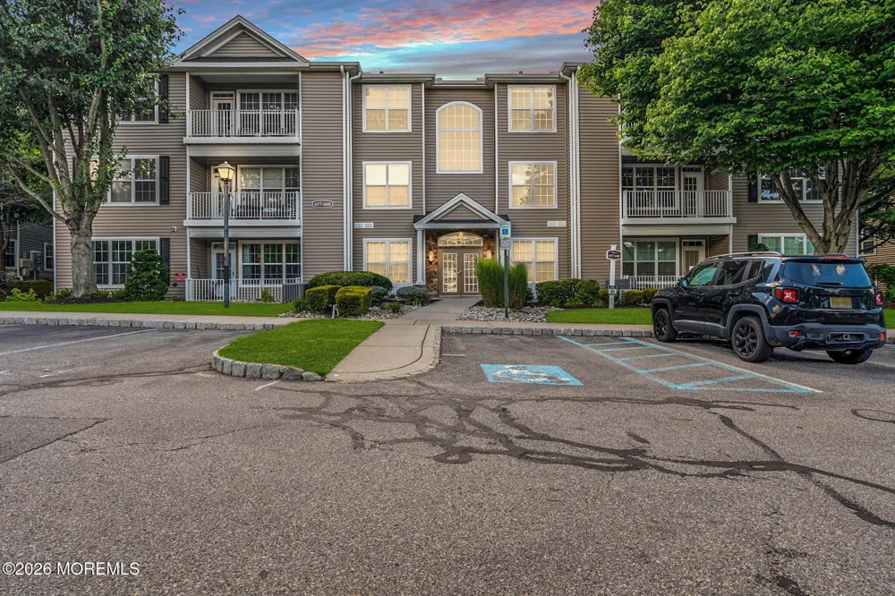 663 Saint Andrews Place Manalapan, NJ 07726