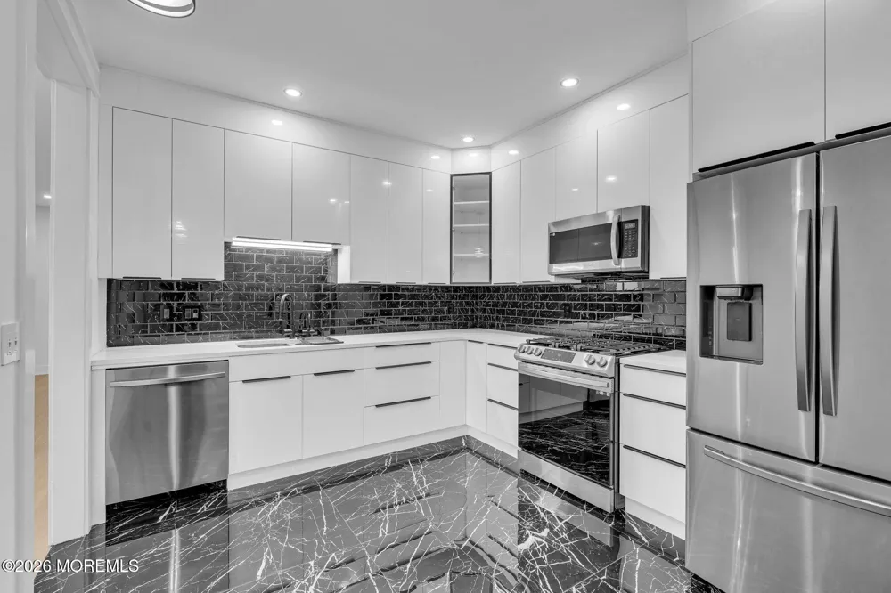 663 Saint Andrews Place Manalapan, NJ 07726