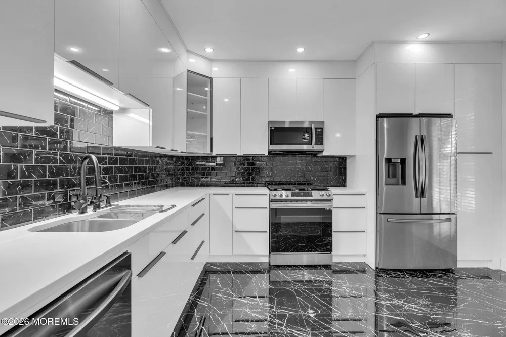 663 Saint Andrews Place Manalapan, NJ 07726
