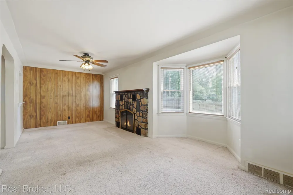 19410 Rensellor Street Livonia City, MI 48152