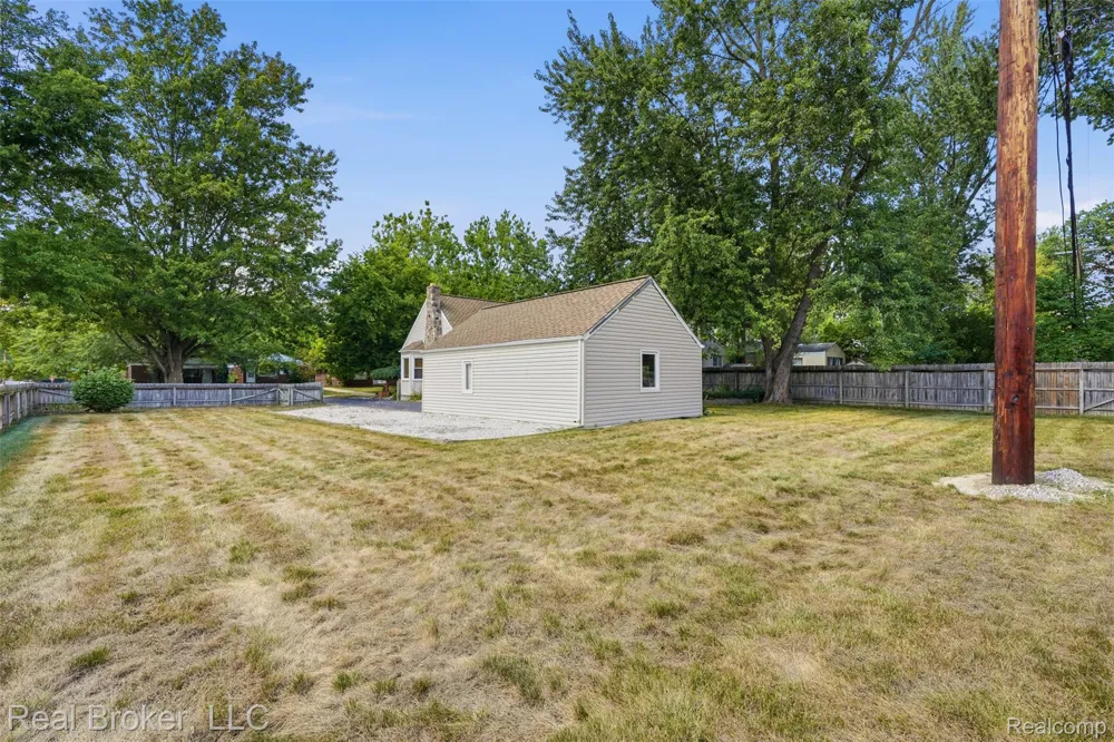 19410 Rensellor Street Livonia City, MI 48152