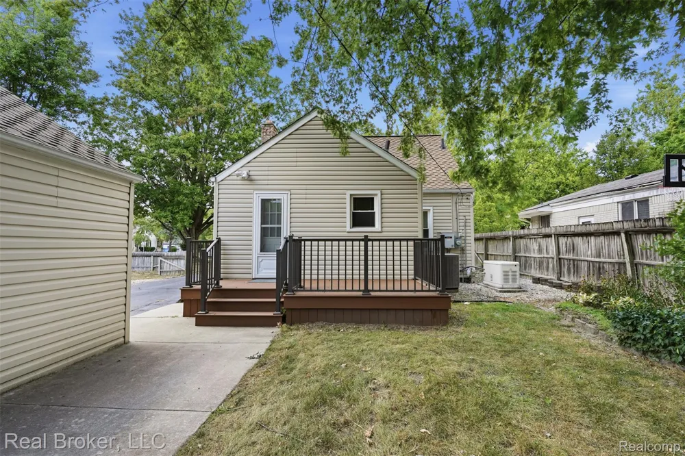 19410 Rensellor Street Livonia City, MI 48152