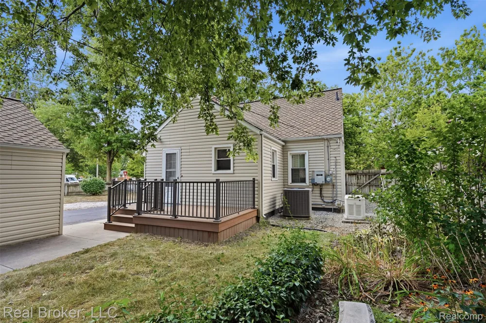 19410 Rensellor Street Livonia City, MI 48152
