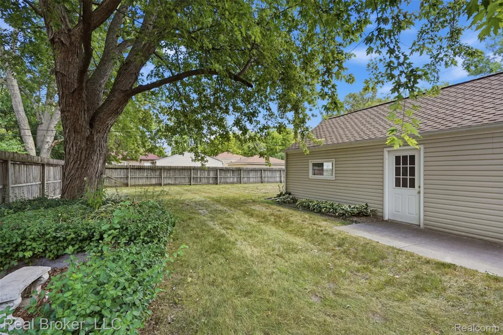 19410 Rensellor Street Livonia City, MI 48152