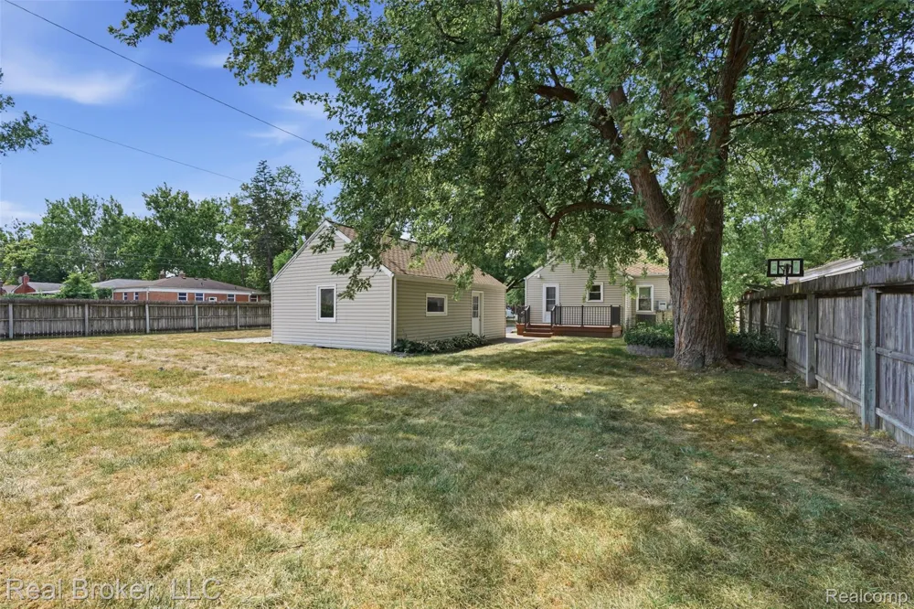 19410 Rensellor Street Livonia City, MI 48152