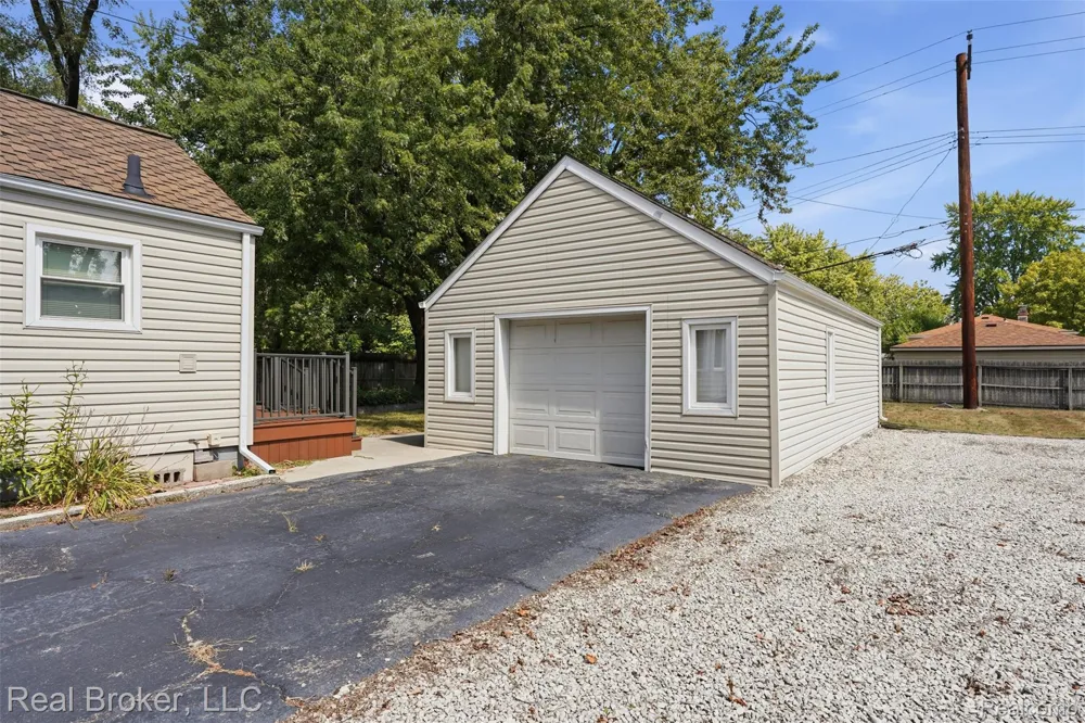 19410 Rensellor Street Livonia City, MI 48152