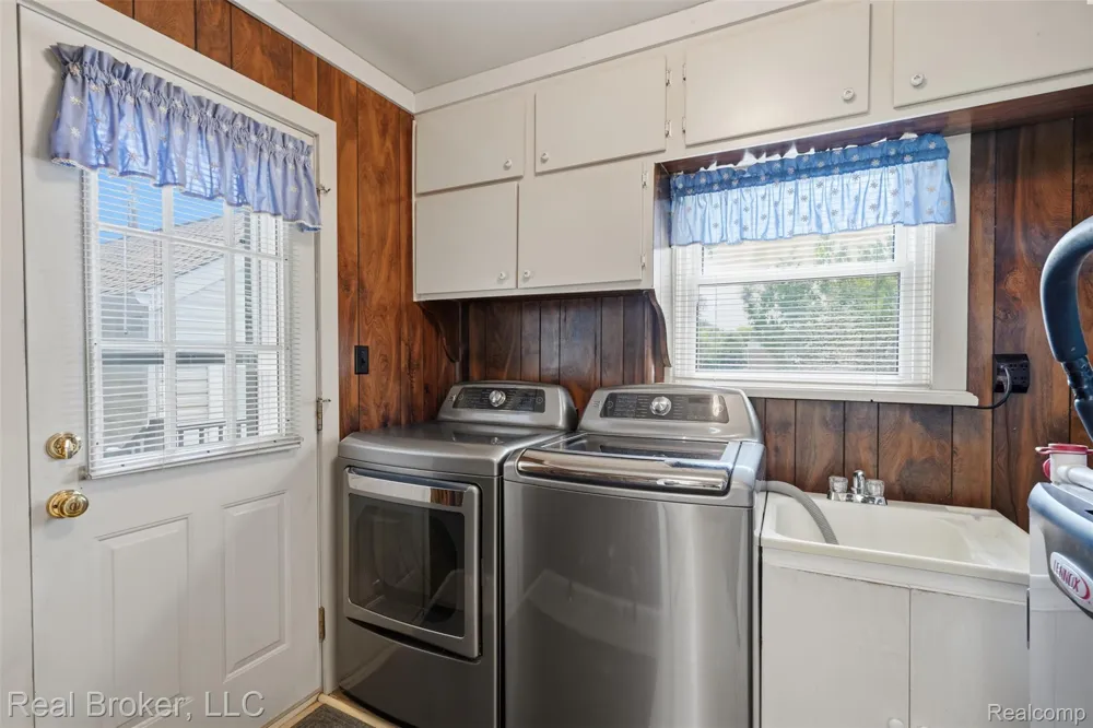 19410 Rensellor Street Livonia City, MI 48152