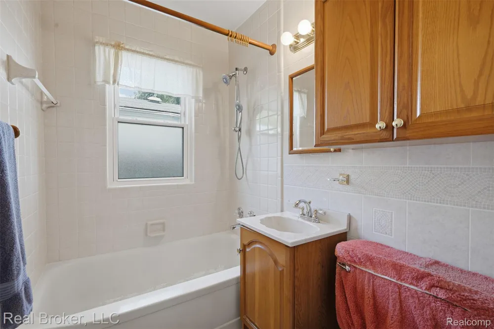19410 Rensellor Street Livonia City, MI 48152