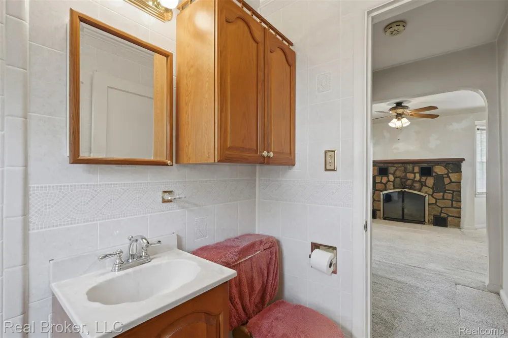19410 Rensellor Street Livonia City, MI 48152