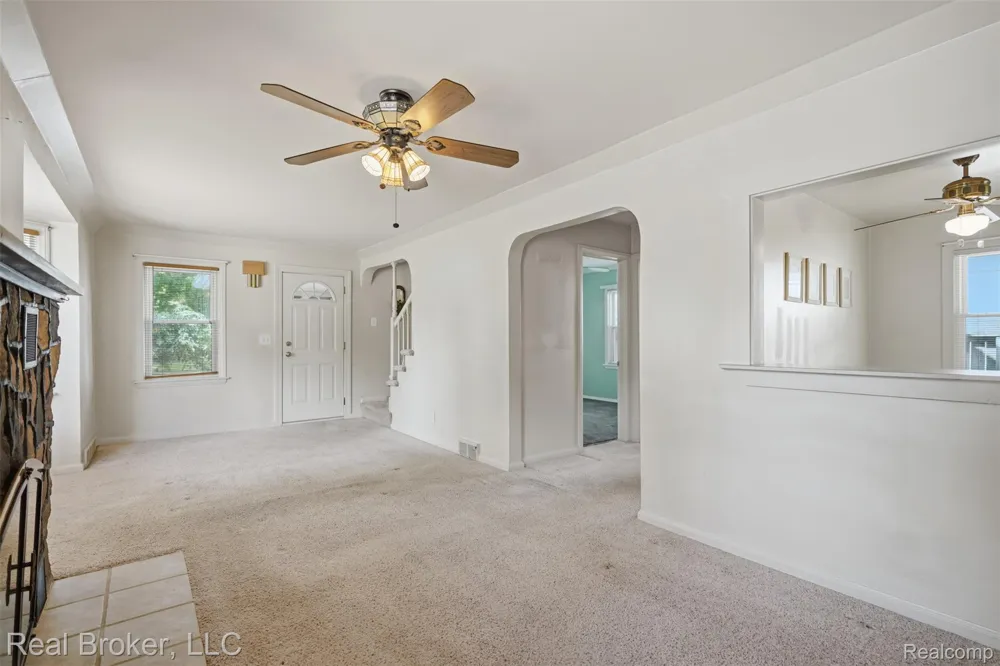 19410 Rensellor Street Livonia City, MI 48152