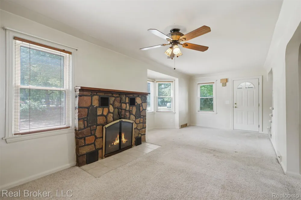 19410 Rensellor Street Livonia City, MI 48152