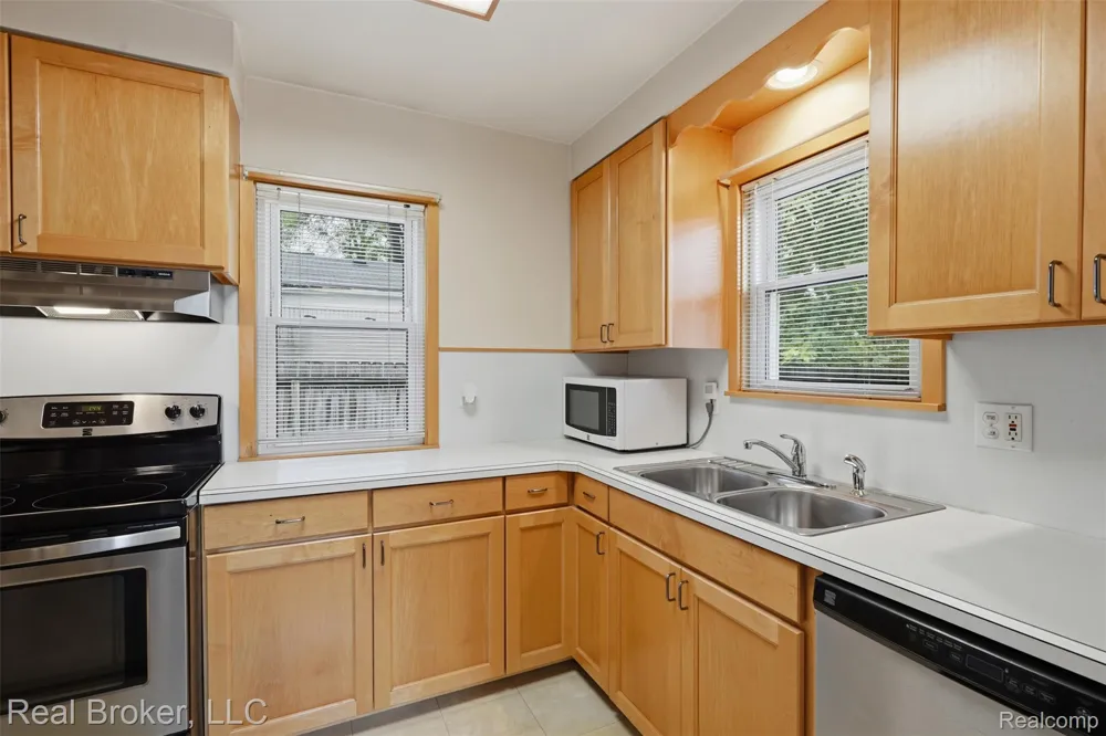 19410 Rensellor Street Livonia City, MI 48152