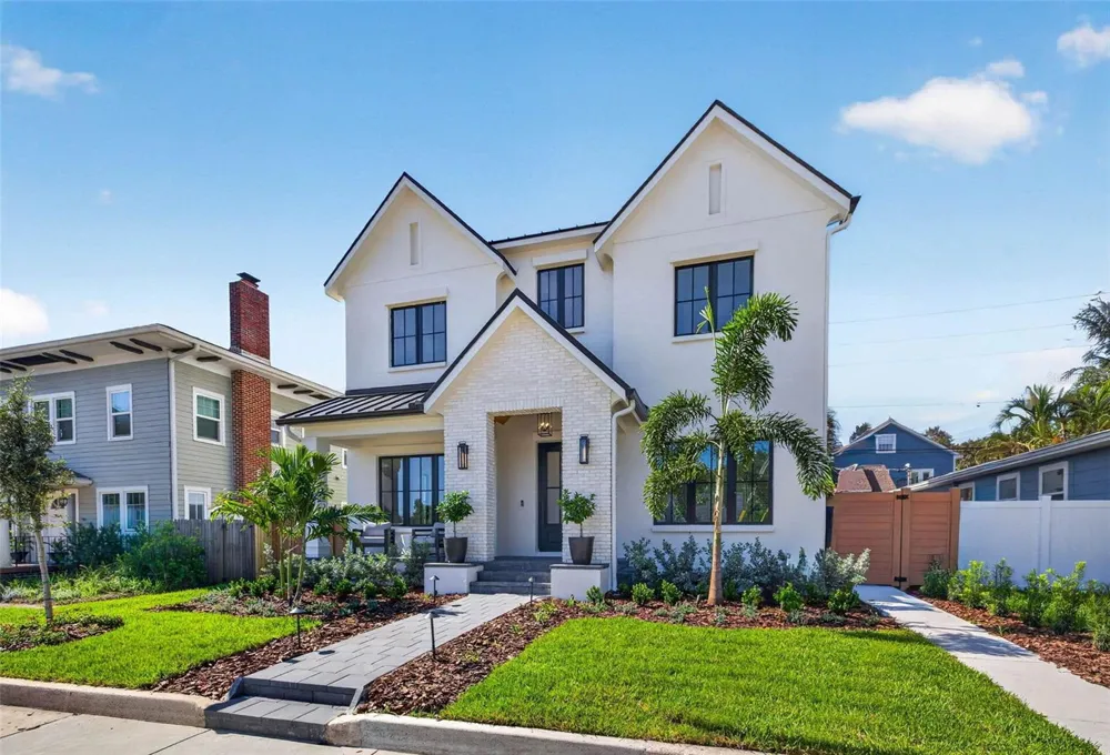 142 22ND AVENUE St Petersburg, FL 33704