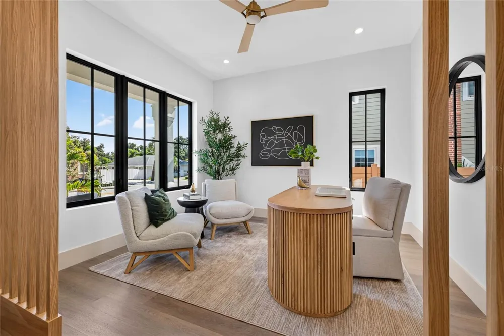 142 22ND AVENUE St Petersburg, FL 33704