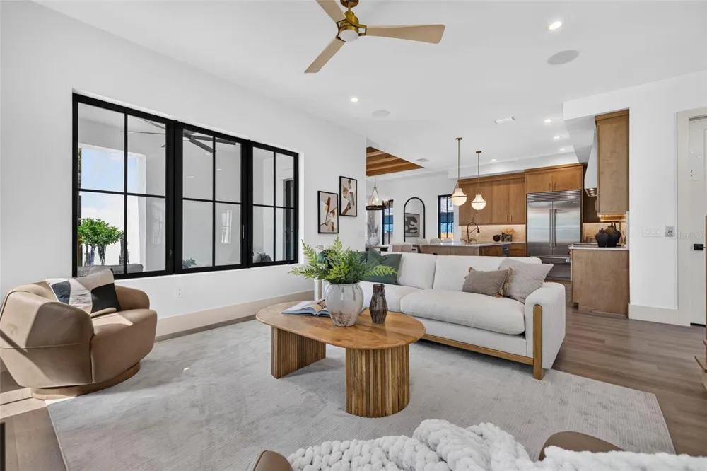 142 22ND AVENUE St Petersburg, FL 33704