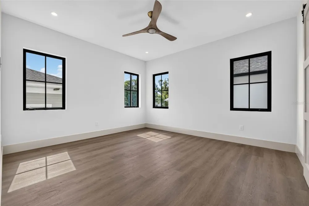 142 22ND AVENUE St Petersburg, FL 33704