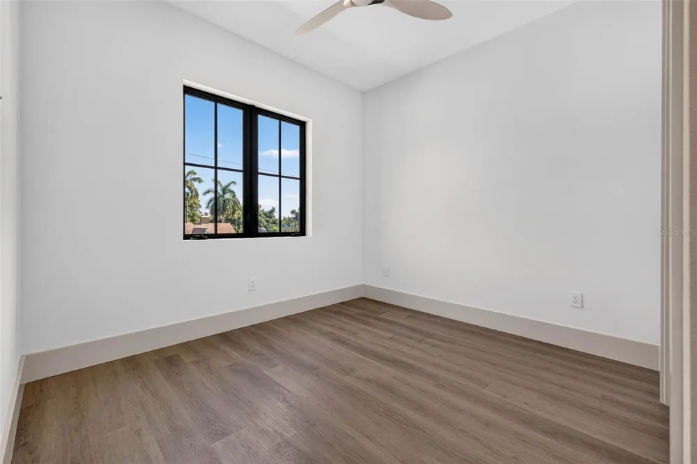 142 22ND AVENUE St Petersburg, FL 33704