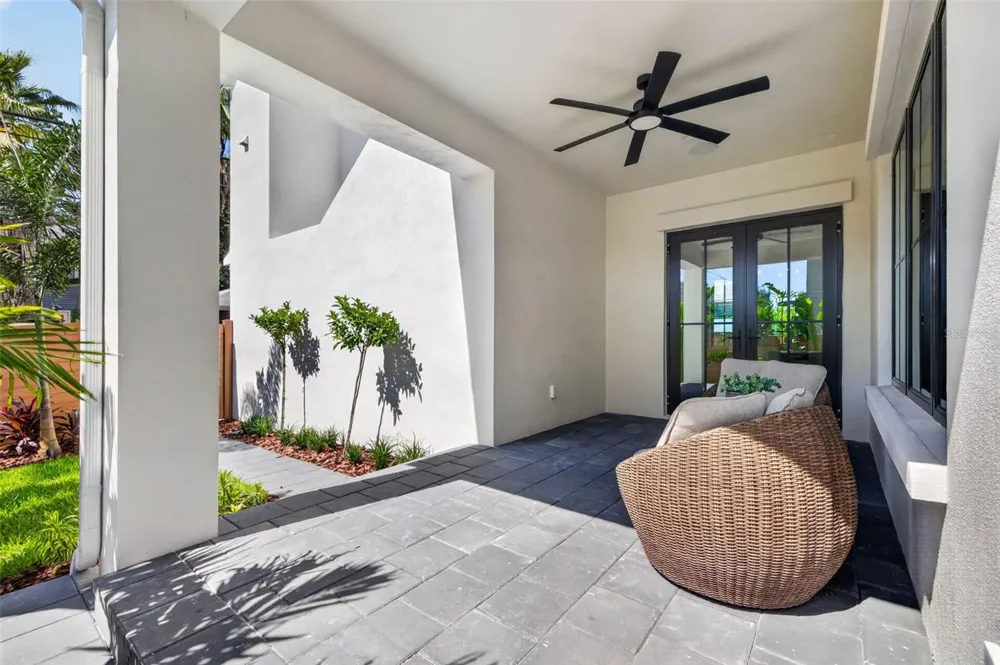 142 22ND AVENUE St Petersburg, FL 33704
