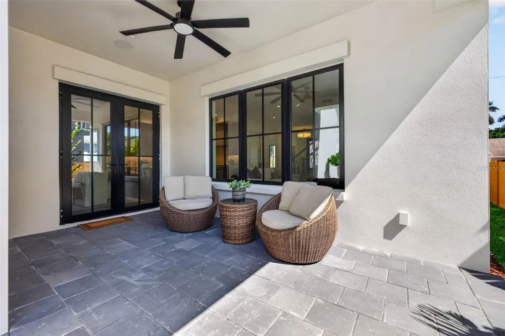 142 22ND AVENUE St Petersburg, FL 33704