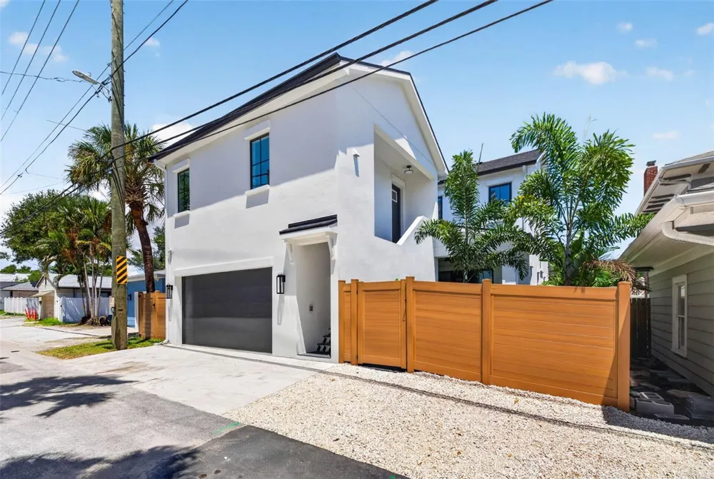 142 22ND AVENUE St Petersburg, FL 33704