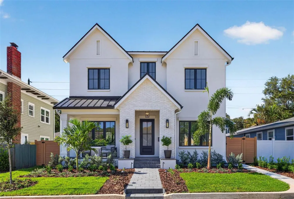 142 22ND AVENUE St Petersburg, FL 33704