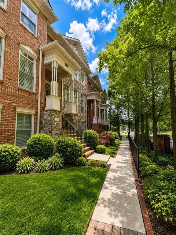 1085 Charles Towne Square Sandy Springs, GA 30328