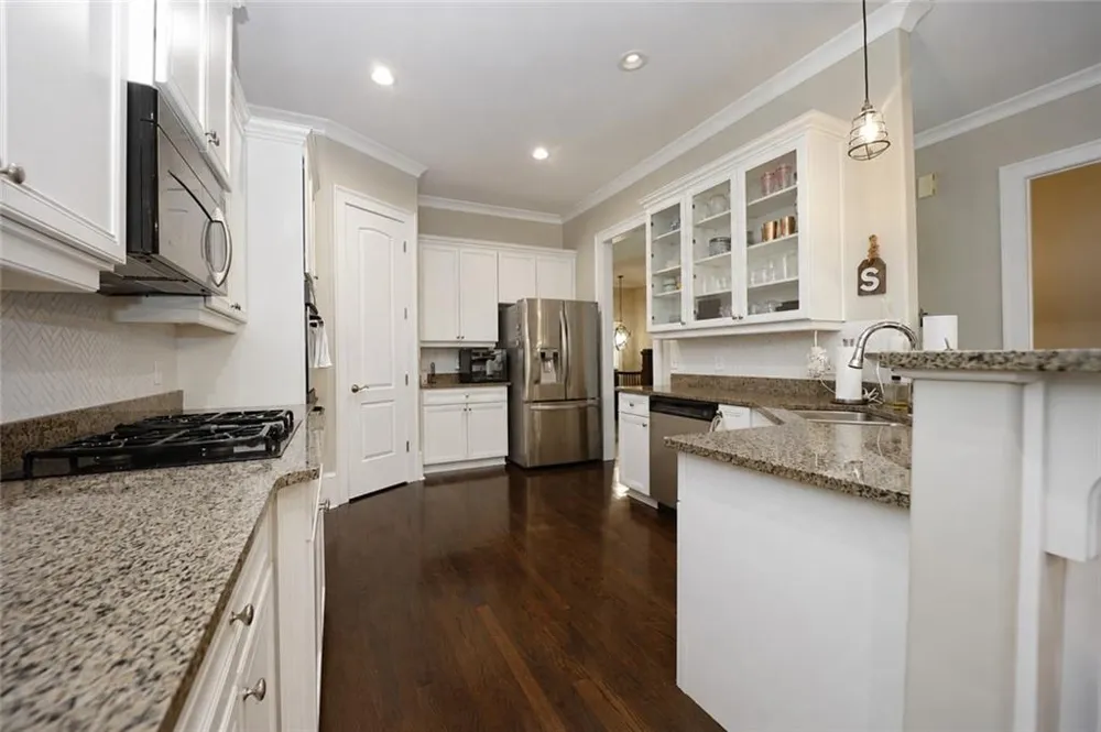 1085 Charles Towne Square Sandy Springs, GA 30328