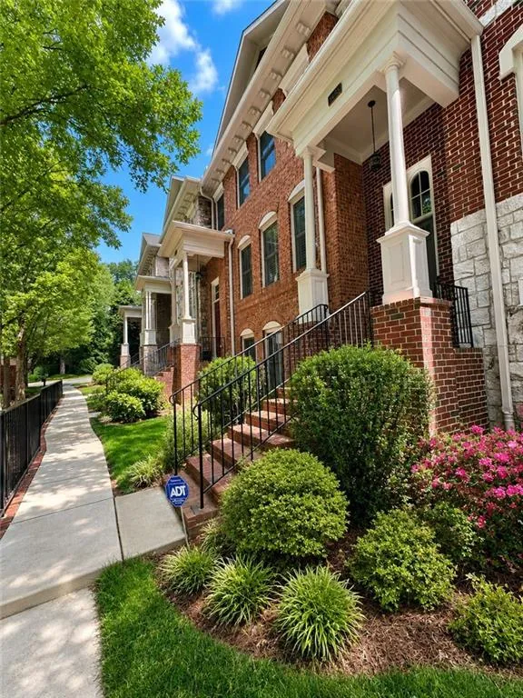 1085 Charles Towne Square Sandy Springs, GA 30328