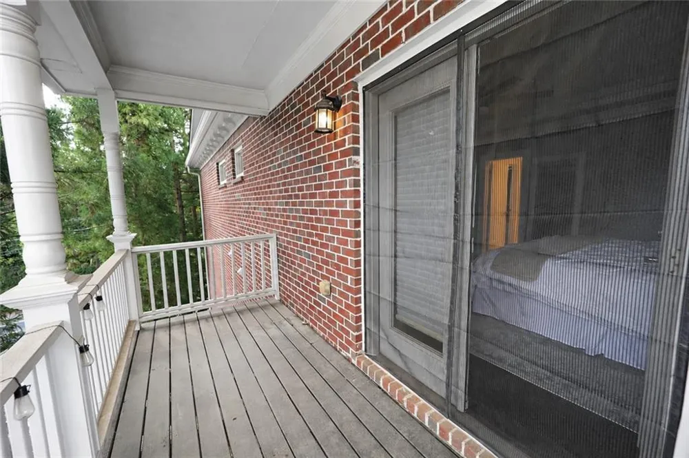 1085 Charles Towne Square Sandy Springs, GA 30328