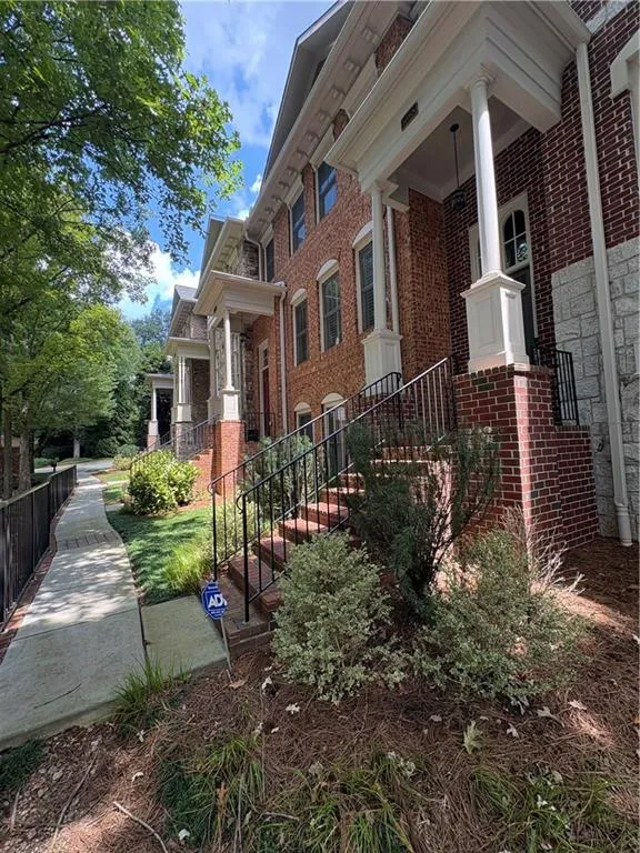 1085 Charles Towne Square Sandy Springs, GA 30328
