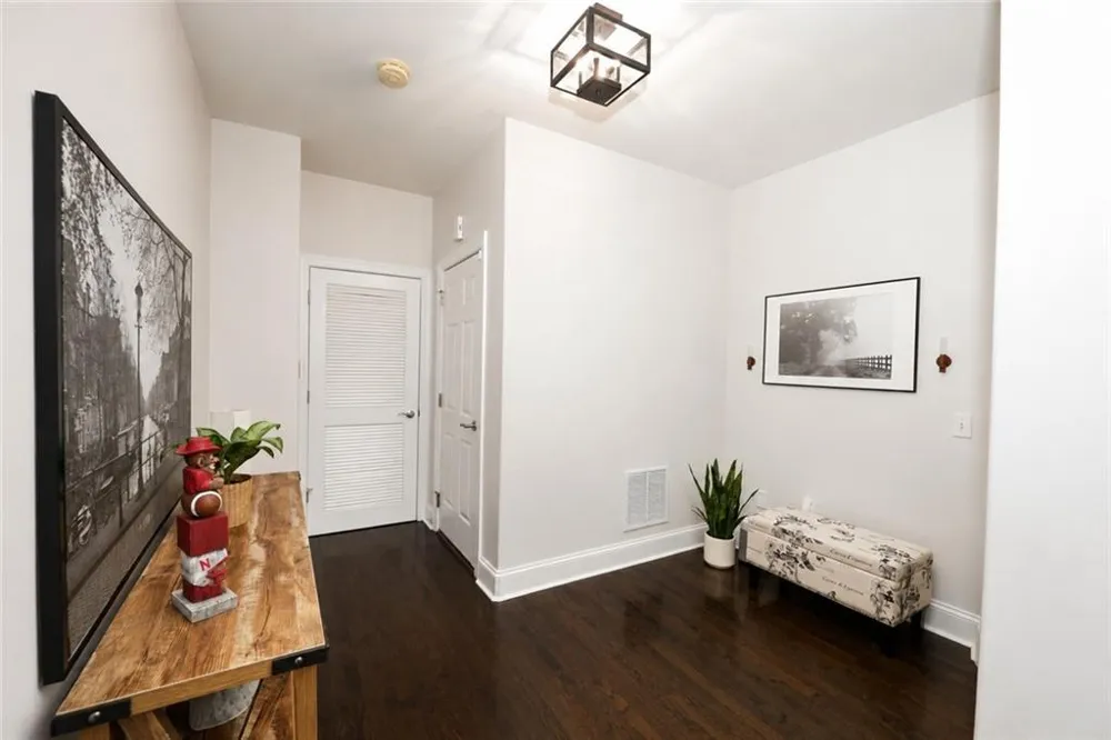1085 Charles Towne Square Sandy Springs, GA 30328